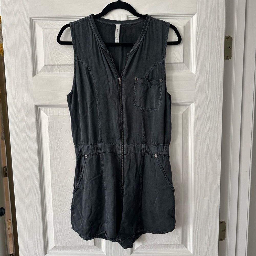 RVCA Black Sleeveless Zip-Up Romper size L
